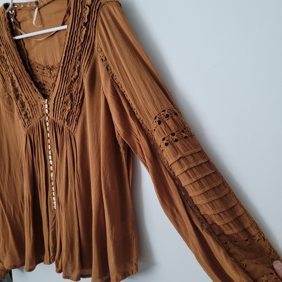 Free People Top Meet Me Halfway Lace Oversized Button Front Size XS Boho - Picture 5 of 10